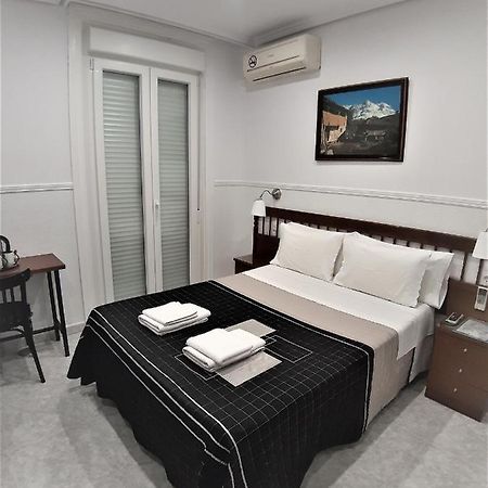 Hostal Dulcinea Madrid Bagian luar foto