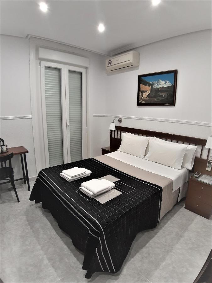 Hostal Dulcinea Hotel Madrid Bagian luar foto