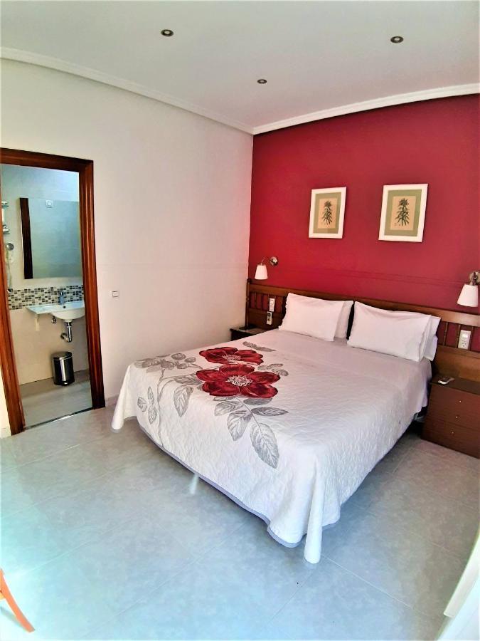 Hostal Dulcinea Madrid Bagian luar foto