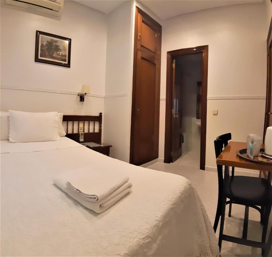 Hostal Dulcinea Hotel Madrid Bagian luar foto