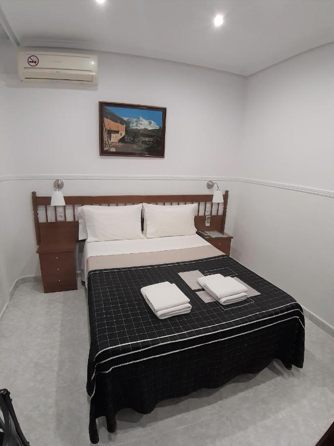 Hostal Dulcinea Hotel Madrid Bagian luar foto