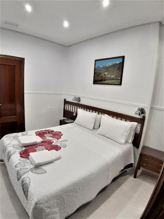 Hostal Dulcinea Hotel Madrid Bagian luar foto