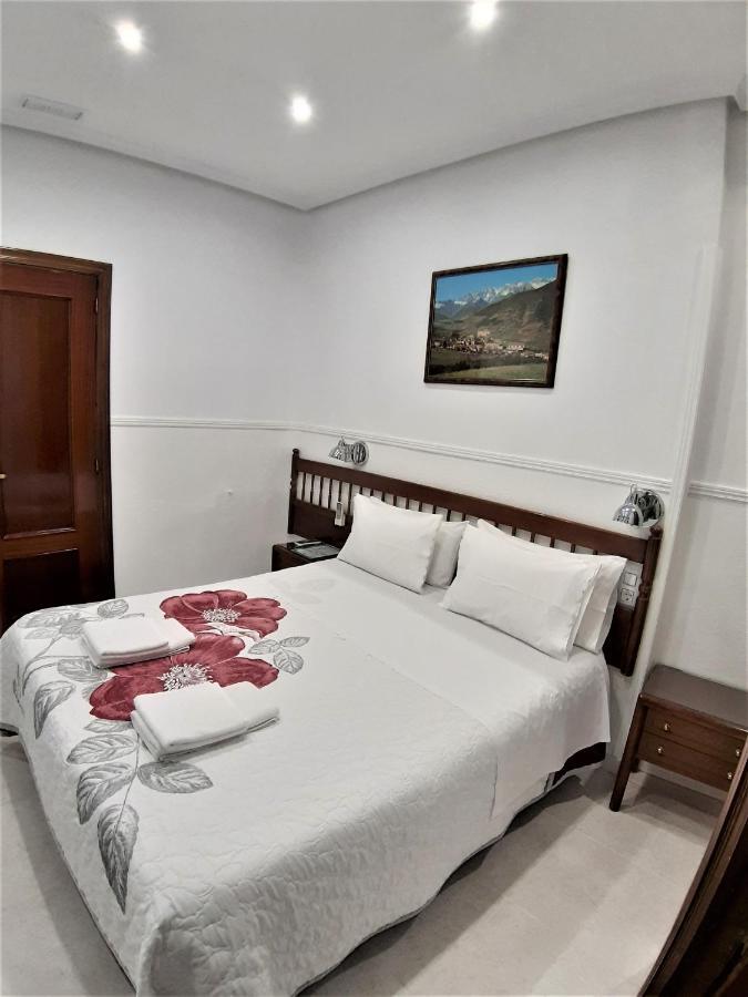 Hostal Dulcinea Madrid Bagian luar foto