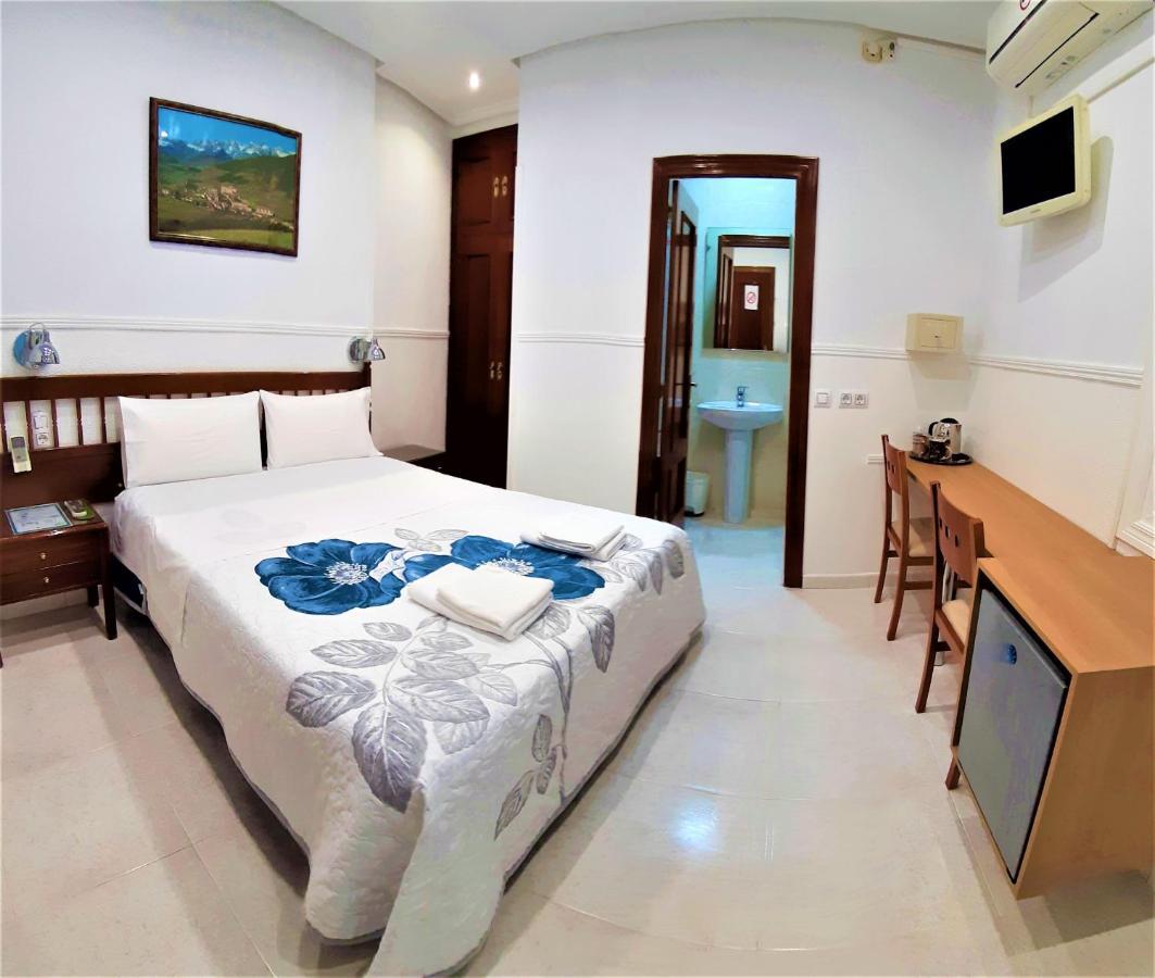 Hostal Dulcinea Hotel Madrid Bagian luar foto