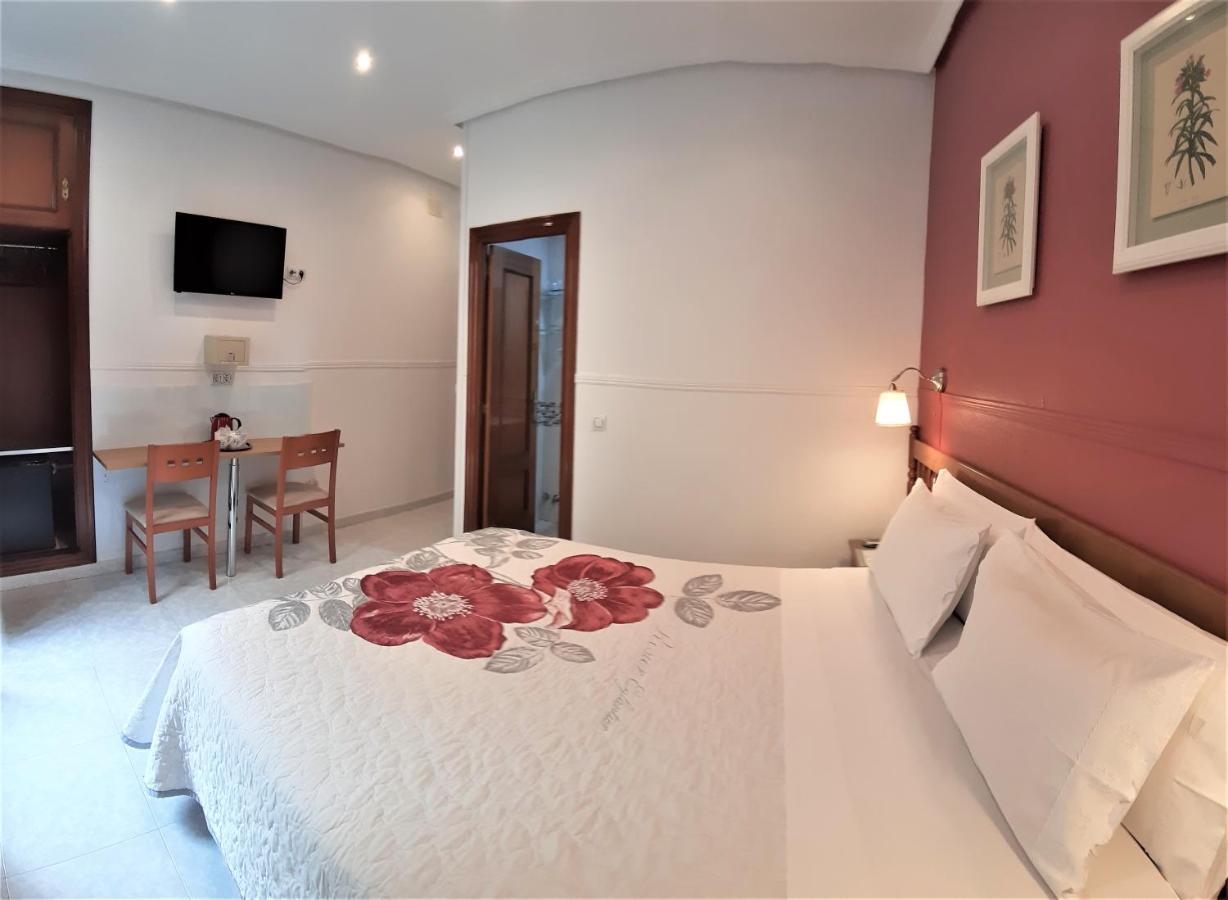 Hostal Dulcinea Hotel Madrid Bagian luar foto