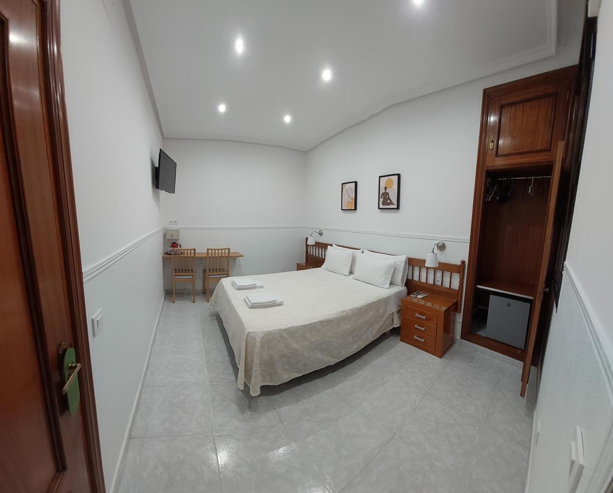 Hostal Dulcinea Hotel Madrid Bagian luar foto