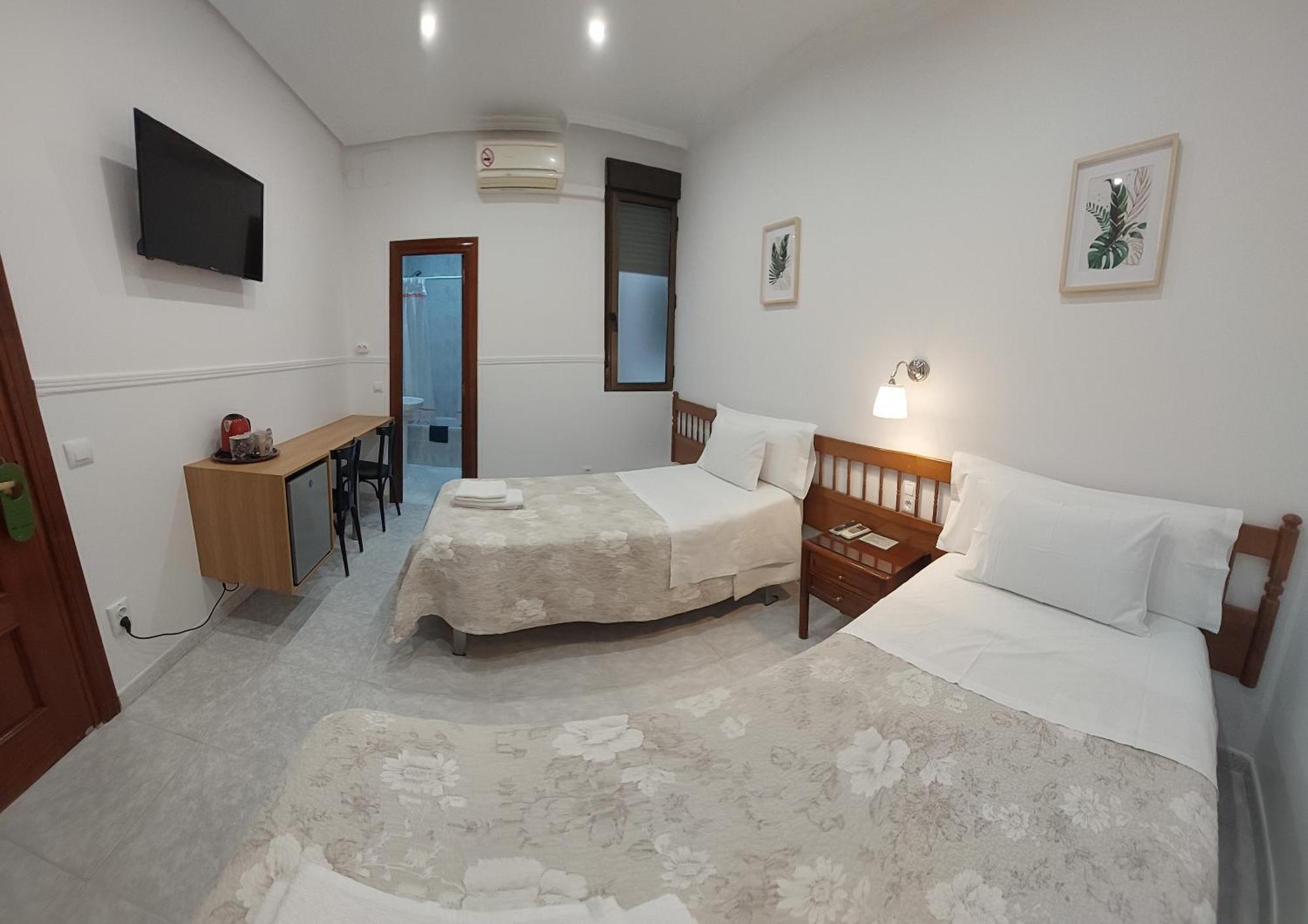 Hostal Dulcinea Madrid Bagian luar foto
