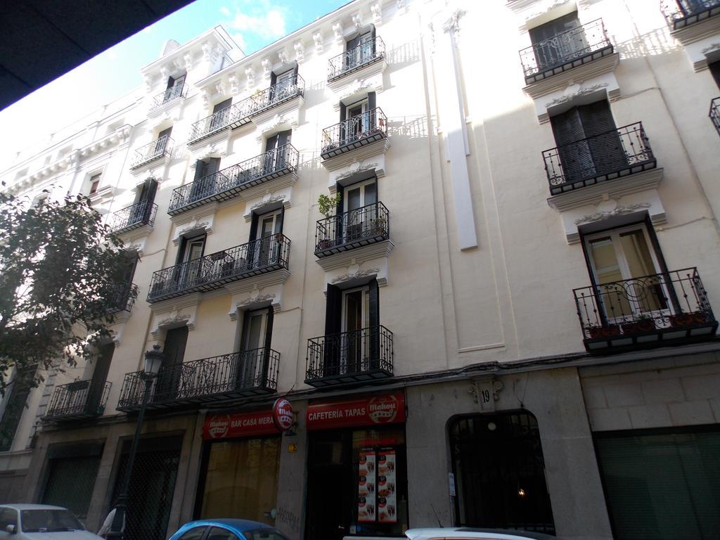 Hostal Dulcinea Madrid Bagian luar foto