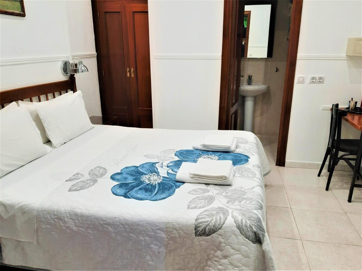 Hostal Dulcinea Madrid Bagian luar foto