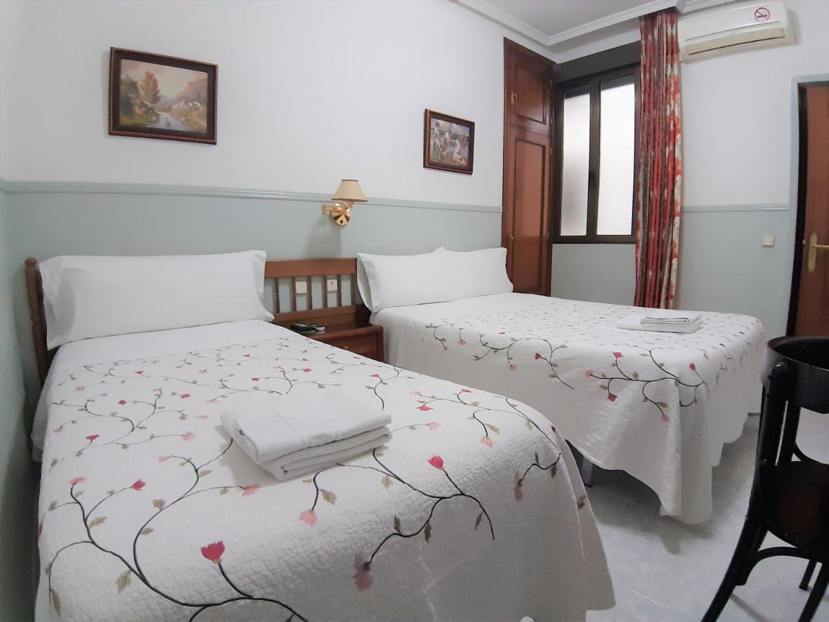 Hostal Dulcinea Hotel Madrid Bagian luar foto