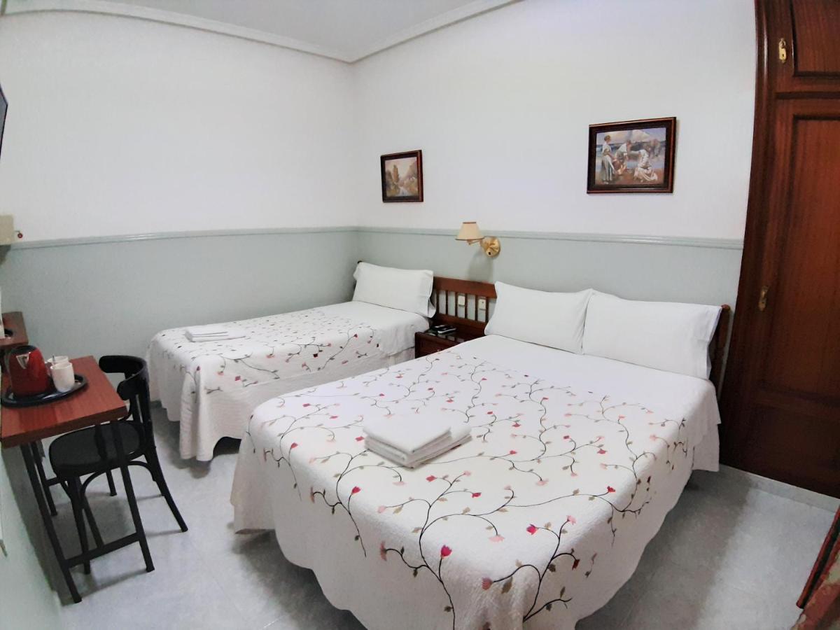 Hostal Dulcinea Hotel Madrid Bagian luar foto